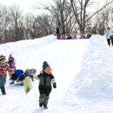 東山公園の雪の広場